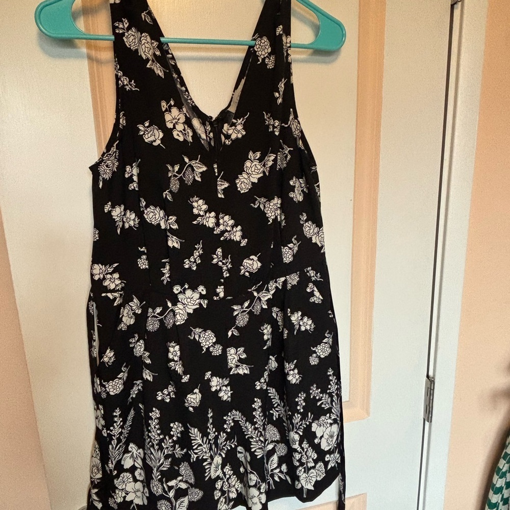 Loft Romper With Pockets - Picture 2 of 5